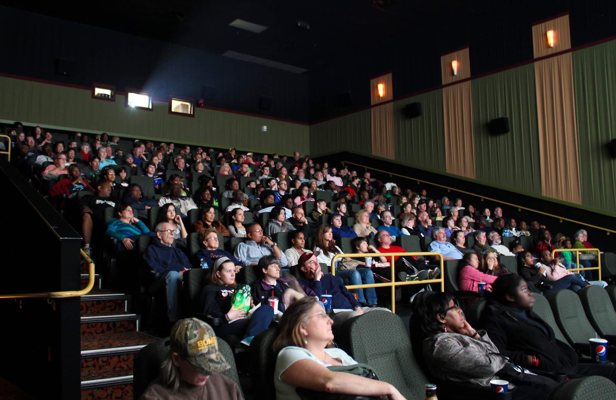 Crowd at a Projecting Hope event